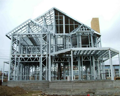 为何轻钢别墅龙骨机行业仍处观望态势？建筑材料的视角分析